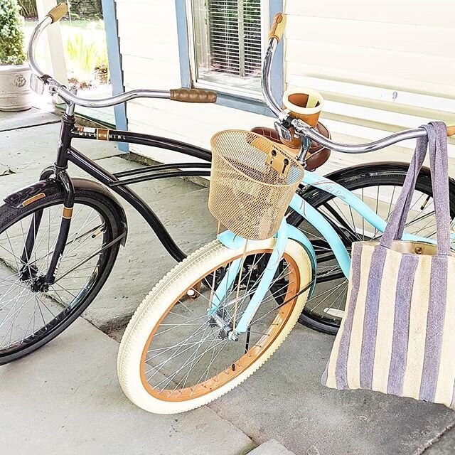 Our Pedal and Picnic Package (say that 5 times fast) includes an outing on our house bikes, a 4-course picnic provided by the one and only @northbranchinn restaurant AND a bottle of wine handpicked for you (based off a short questionnaire) by our local fav- the @callicoonwinemerchant. Doesn't that sound like a wheel-y good time? 🚲😬😆
.
.
#badpuns #picnic #wine #cruiserbike #callicoonny #sullivancatskills #delawarerivervalley #fostersupplyhospitality